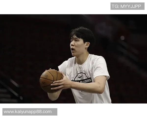 杨瀚森G联盟比赛三分球失误尴尬投篮竟然击中篮板侧沿引发笑声